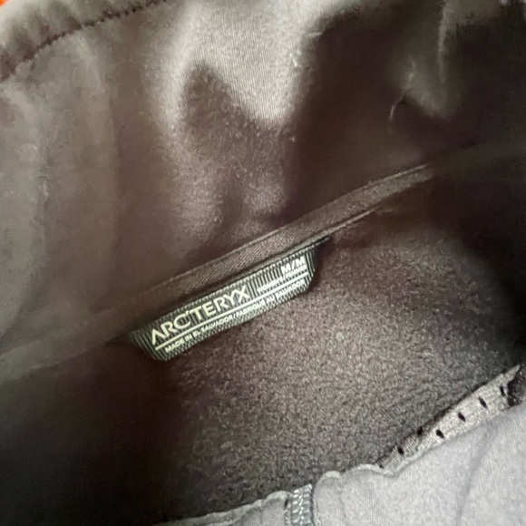 Arc'teryx Black Fleece-Lined Vest - Picture 3 of 6